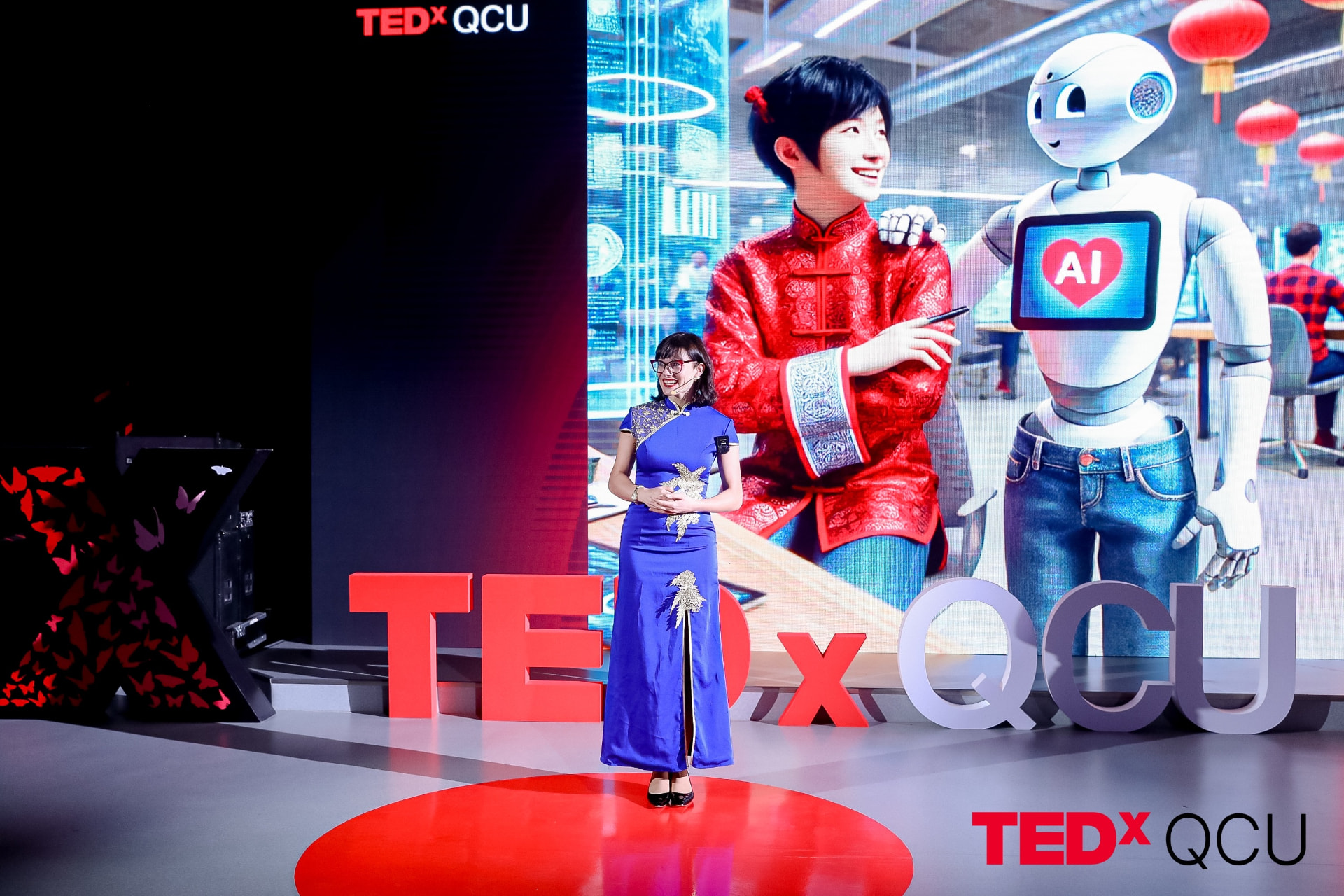 Janine Jakob delivering a TEDxQCU talk about artificial intelligence in Qingdao